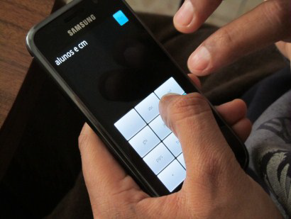 a user inputting text by split-tapping on a MultiTap layout virtual keyboard